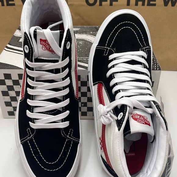 Vans Men’s Skate Sk8-Hi
Athletic Black/Red
VN0A5FCC458 Sneakers - Picture 12 of 16